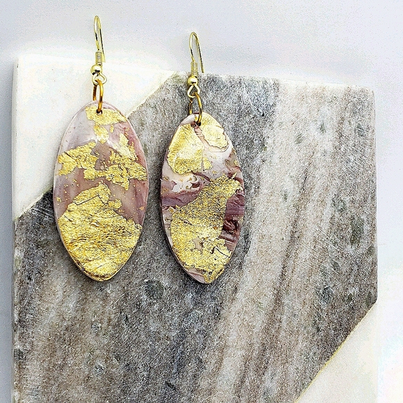 Oblong resin coated earrings - Picture 2 of 4